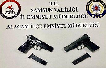 Alaçam'da bir evde 2 ruhsatsız kurusıkı tabanca bulundu