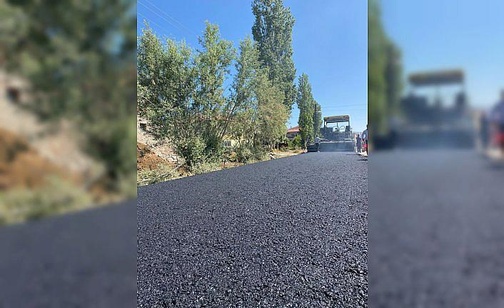 Artova Belediyesince asfaltlama çalışmaları sürüyor