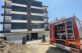 Bolu'da komşusunun evinde çıkan yangını söndüren kadın dumandan etkilendi