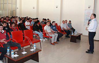 Boyabat’ta lise öğrencileri trafik kuralları hakkında bilgilendirildi