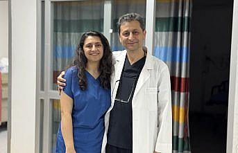 Çocukken izlediği babasıyla aynı hastanede görev yapıyor