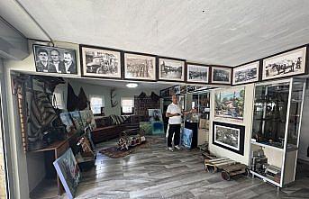 Emekli öğretmen, evinin garajında 4 bin eser sergiliyor