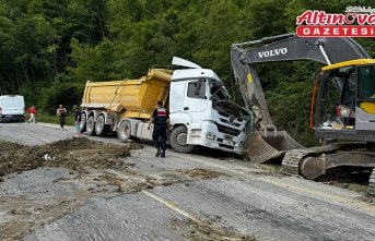 Kastamonu'da devrilen hafriyat kamyonunun sürücüsü hayatını kaybetti