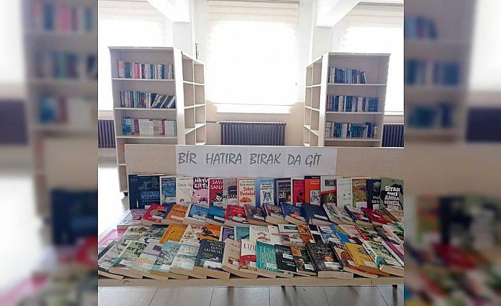 Ladik'te lise son sınıf öğrencilerinden kitap bağışı