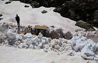 Rize'nin yüksek kesimlerinde karla mücadele sürüyor