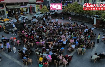 Salıpazarı’nda çocuklara açık hava sinema etkinliği düzenlendi