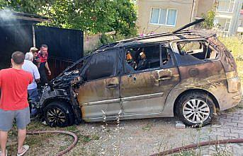 Sinop'ta park halindeki otomobil yandı