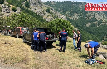 Tokat'ta kayalıklarda mahsur kalan keçileri AFAD ve itfaiye ekipleri kurtardı