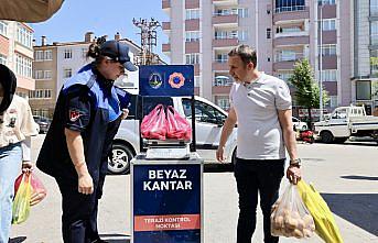 Tokat Belediyesinden pazarcı esnafına tanıtım levhası desteği