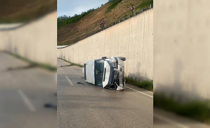 Tokat'ta minibüsün devrilmesi sonucu 10 kişi yaralandı