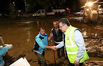 Trabzon Büyükşehir Belediye Başkanı Genç, sel bölgesinde incelemelerde bulundu: