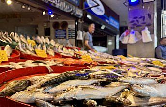 Trabzon'da balıkçı tezgahlarında bolluk yaşanıyor