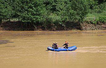 Trabzon'da etkili yağışın ardından kaybolan kişiyi arama çalışmaları devam ediyor