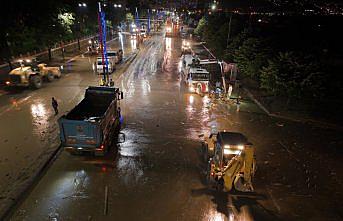 Trabzon'da selden etkilenen bölgelerde temizlik çalışmaları devam ediyor