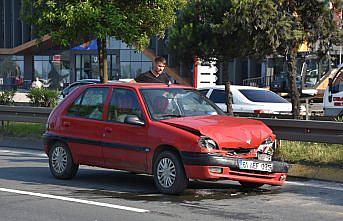 Trabzon'da trafik kazasında anne ve 2 çocuğu yaralandı