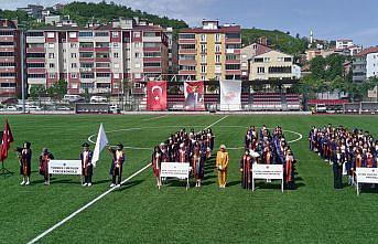 Türkeli'de 139 üniversite öğrencisi mezuniyet heyecanı yaşadı