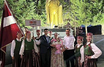 Alaçam'da halk oyunları ekipleri gösteri sundu