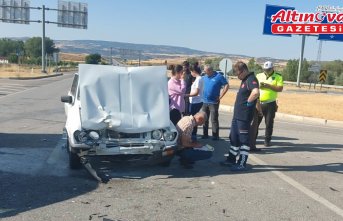 Amasya'da hafif ticari araç ile otomobilin çarpıştığı kazada 6 kişi yaralandı