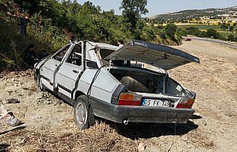 Amasya'da şarampole devrilen otomobildeki 4 kişi yaralandı