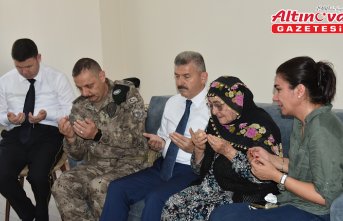Artvin Valisi Ergün'den 15 Temmuz şehitlerinin ailelerine ziyaret