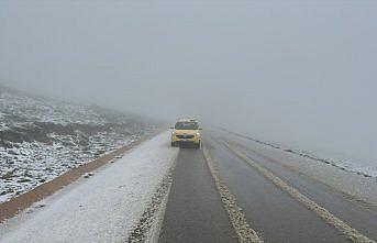 Bayburt'un yüksek kesimlerinde temmuzda kar etkili oldu
