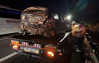 Bolu'da kamyonla çarpışan otomobildeki 3 kişi yaralandı