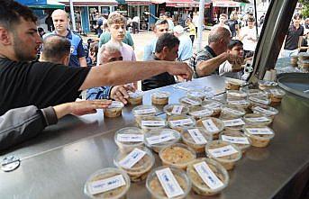 Canik Belediyesi vatandaşlara aşure ikramında bulundu