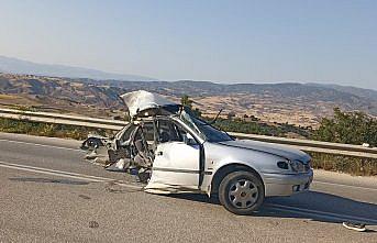 Çorum'da yolcu minibüsü ile otomobil çarpıştı, 11 kişi yaralandı