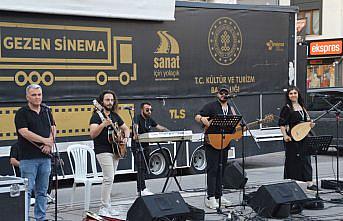 “Gezen sinema“ Havza'da çocuklarla buluştu