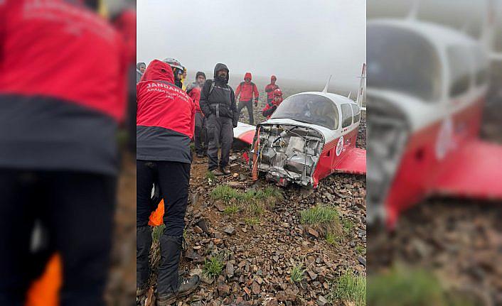GÜNCELLEME 3 - Kaçkar Dağları'nın zirvesinde düşen uçağın enkazına ulaşıldı