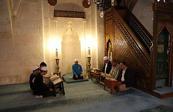 Hafızlığını tamamlayan öğrenci bir günde Kur'an-ı Kerim'i hatmetti