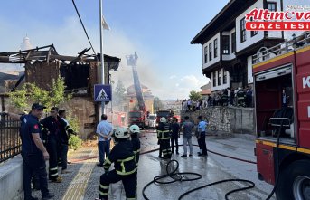 Kastamonu'da metruk binada çıkan yangın hasara neden oldu