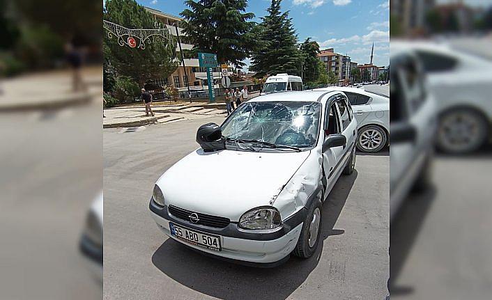 Merzifon’da otomobille çarpışan motosikletin sürücüsü yaralandı