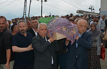 Mülkiye Müfettişi Savaş Konak'ın annesi son yolculuğuna uğurlandı