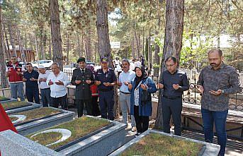 Pilot Üsteğmen İsmail Şalcı Kastamonu'daki kabri başında anıldı