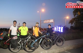 Rizeli grup, 15 Temmuz'a ithafen Ankara'dan Rize'ye pedal çevirdi