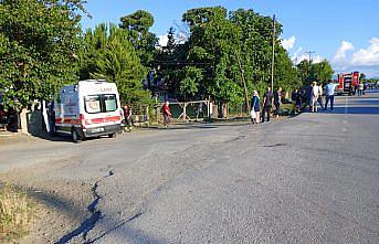 Samsun'da devrilen otomobilin sürücüsü yaralandı