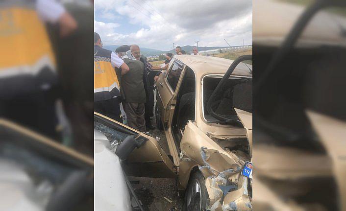 Samsun'da iki otomobilin çarpıştığı kazada 5 kişi yaralandı
