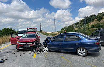 Samsun'da iki otomobilin çarpıştığı kazada sürücüler yaralandı