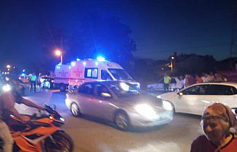 Samsun'da otomobille çarpışan elektrikli bisikletteki 3 kişi yaralandı