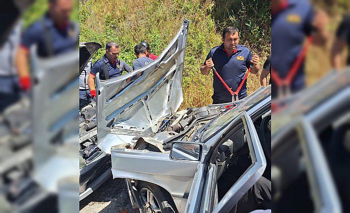 Sinop'ta iki otomobil çarpıştı, 5 kişi yaralandı