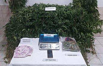 Sinop'ta uyuşturucu operasyonunda yakalanan 2 zanlıdan biri tutuklandı