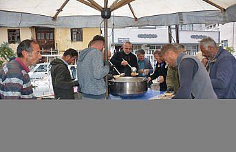 Tokat'ın ilçelerinde vatandaşlara aşure dağıtıldı