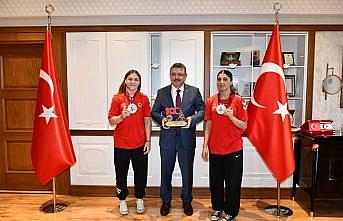 Trabzon Büyükşehir Belediye Başkanı Genç, milli sporcuları kutladı