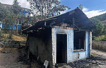 Vezirköprü'de yangın çıkan kilerde hasar oluştu