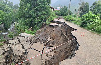 Artvin'de heyelan nedeniyle 2 köy yolu ulaşıma kapandı