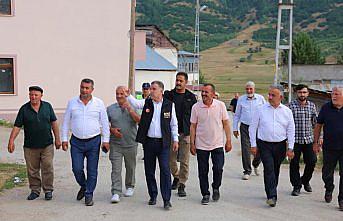 Bayburt Valisi Eldivan köy ziyaretlerinde vatandaşlarla bir araya geldi