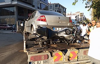 Çarşamba'da otomobil ile motosikletin çarpışması sonucu 1 kişi yaralandı