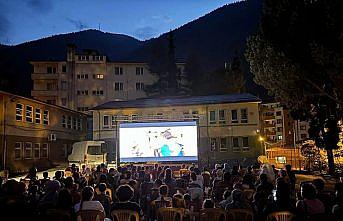 Çaykara'da “yazlık sinema günü“ etkinliği düzenlendi