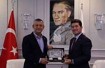 CHP Genel Başkanı Özgür Özel, Trabzon'da ziyaretlerde bulundu